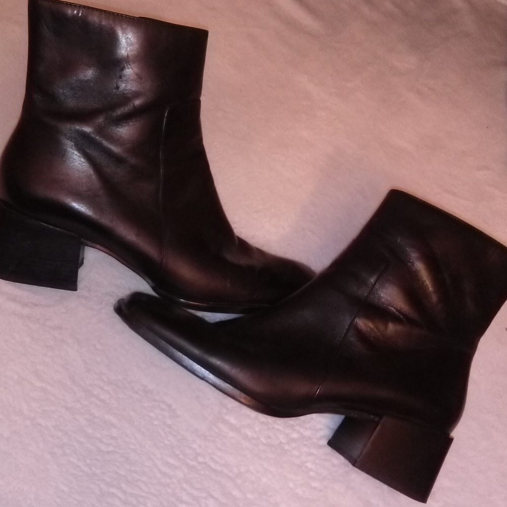 Enzo Angiolini heeled Boots 9M
